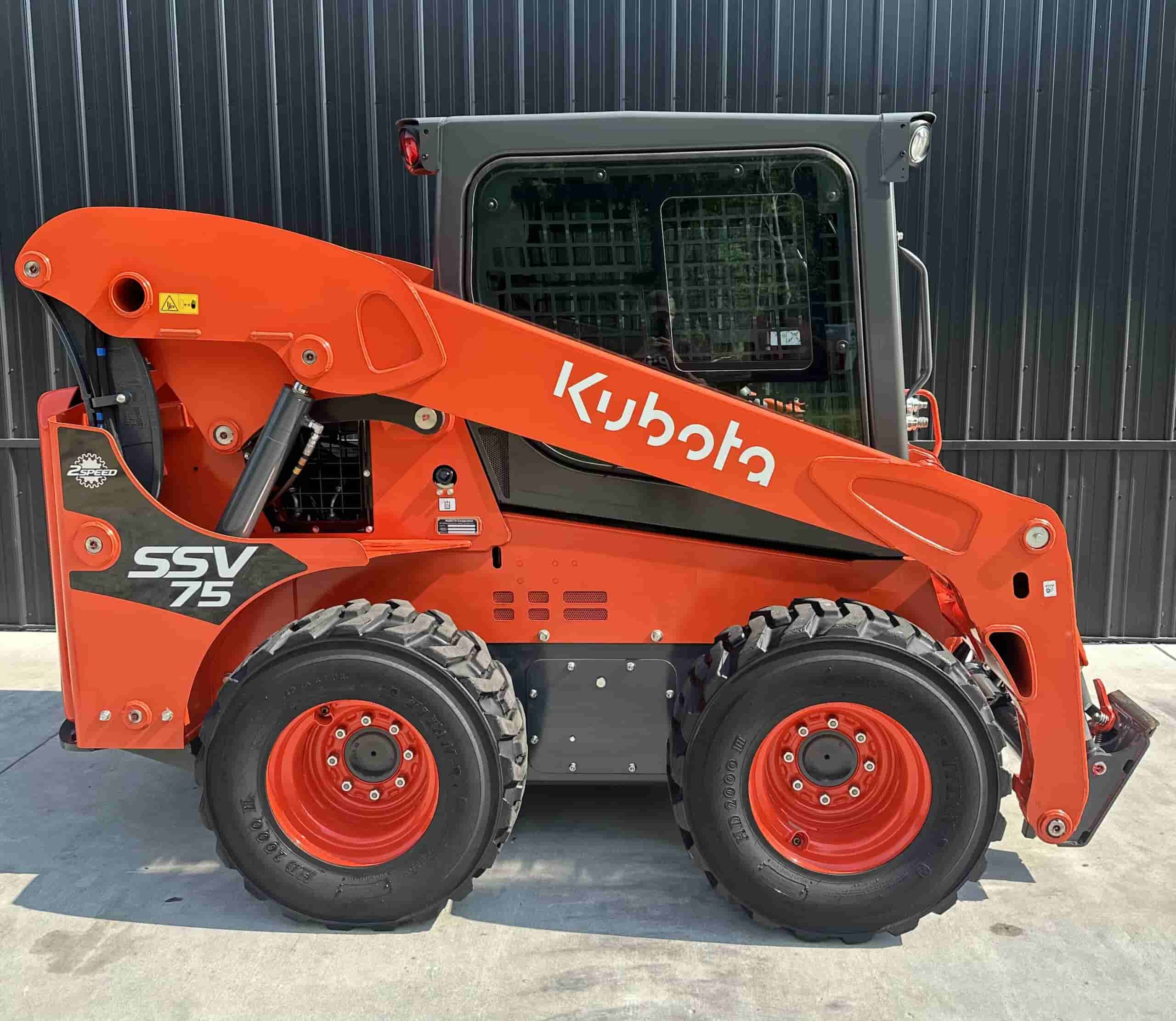 2023 KUBOTA SSV75 LIKE NEW
